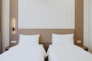 Bureau, espace de travail pour ordinateur portable, Wi-Fi gratuit