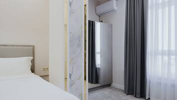 Habitación estándar doble, vistas a la ciudad | Escritorio, espacio para trabajar con un portátil, wifi gratis