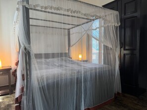 5 bedrooms, WiFi, bed sheets