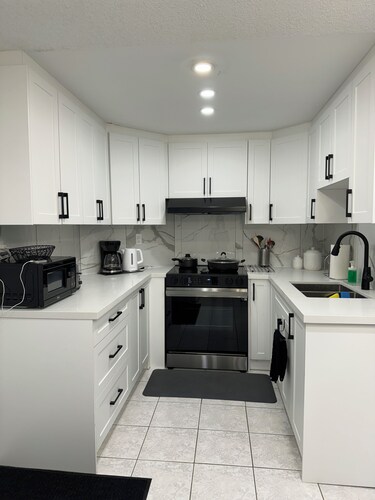 2 BDR w. Parking - Cozy Basement Unit Near Golf Courses Ajax