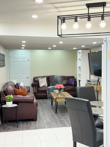 2 BDR w. Parking - Cozy Basement Unit Near Golf Courses Ajax