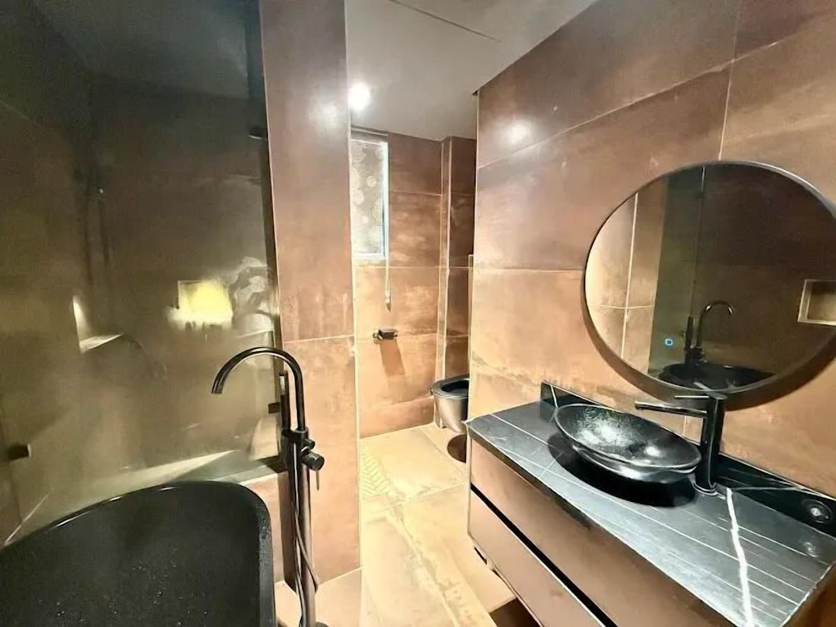 Familienapartment, Balkon, Stadtblick | Badezimmer | Kostenlose Toilettenartikel, Haartrockner, Handtücher, Seife