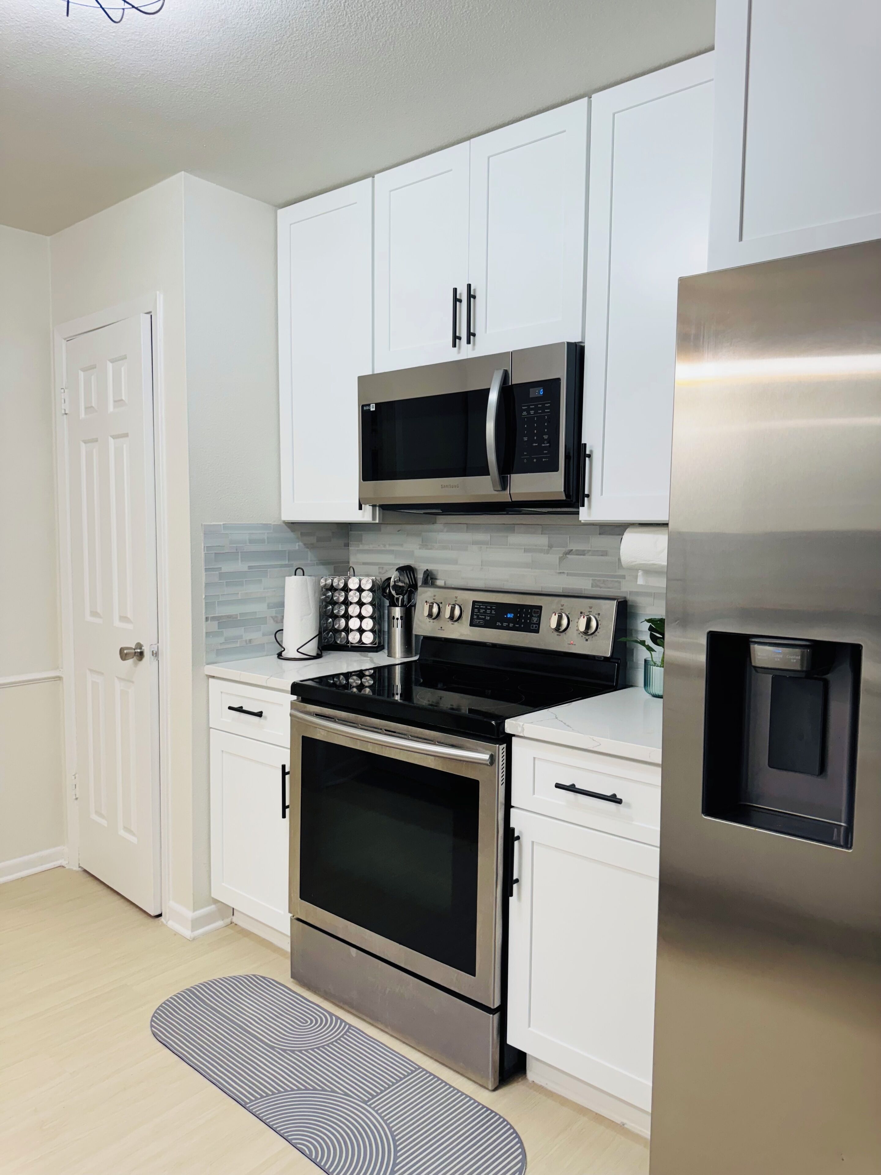 Mikrobølgeovn, ovn, kogeplade, opvaskemaskine