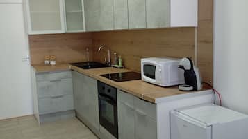 Micro-ondes, four, plaque de cuisson, lave-vaisselle