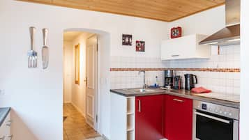 KĂŒhlschrank, Mikrowelle, Ofen, Herdplatte