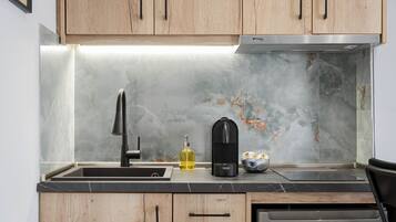 LÀgenhet - utsikt mot bergen | Eget kök | Stort kylskÄp, espressobryggare, kaffe- och tebryggare och vattenkokare