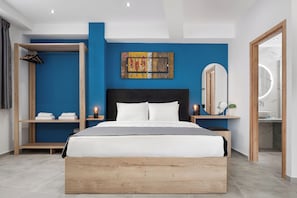 Apartment, Mountain View | In-room safe, desk, blackout curtains, soundproofing