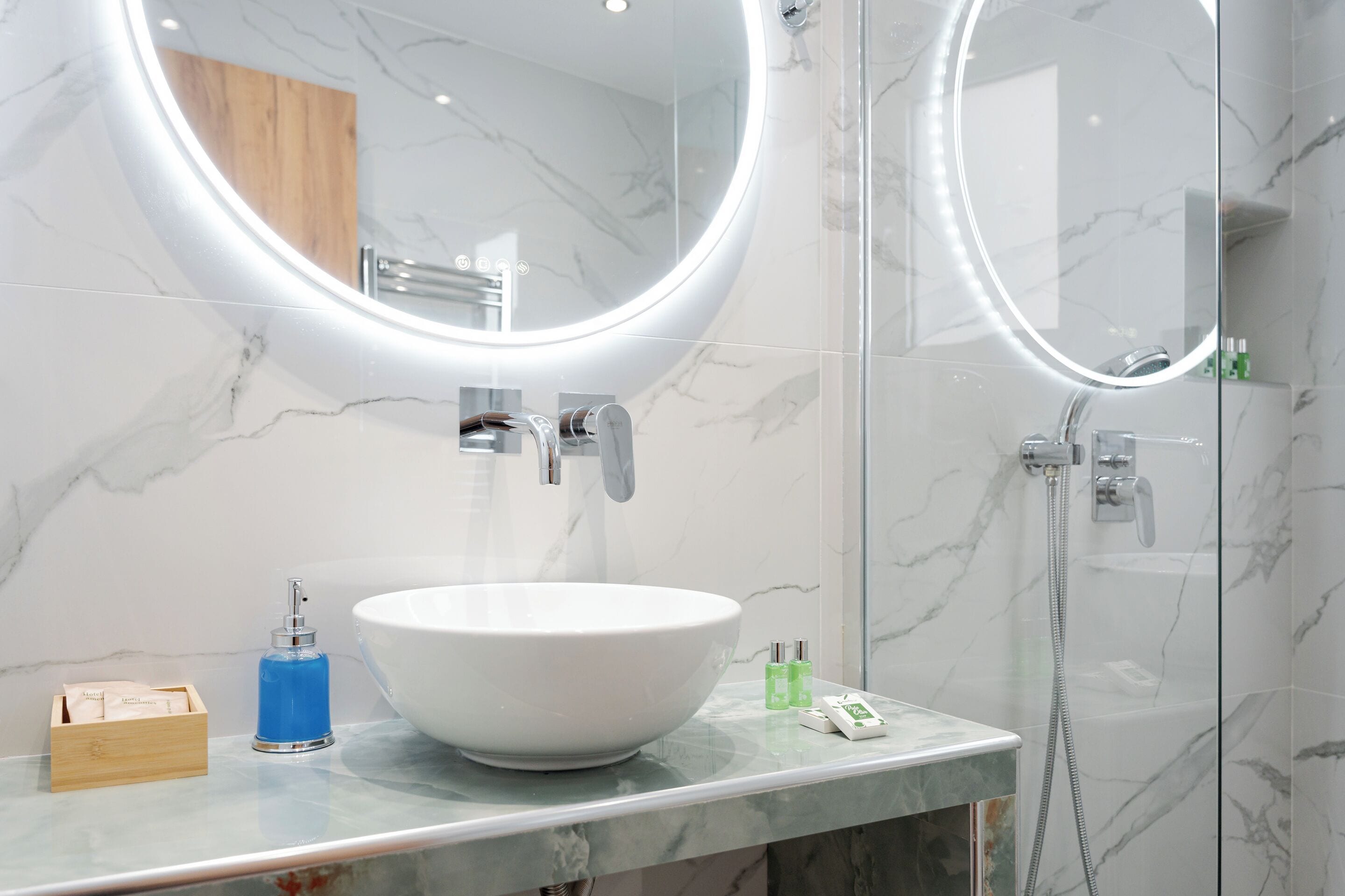 Apartment, Mountain View | Bathroom | Shower, rainfall showerhead, free toiletries, hair dryer