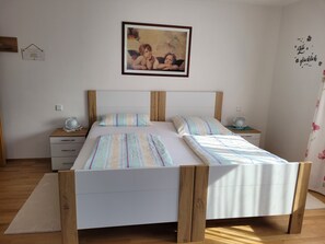 2 bedrooms, iron/ironing board, WiFi, bed sheets