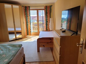 Iron/ironing board, WiFi, bed sheets