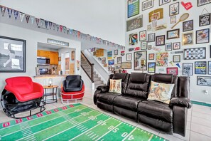 Interior - Hot Tub & 3 TVs! Canyon Lake Sports Fan's Dream (Canyon Lake)