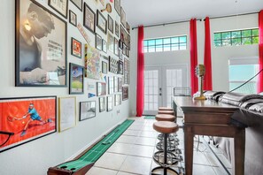 Games room - Hot Tub & 3 TVs! Canyon Lake Sports Fan's Dream (Canyon Lake)