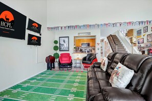 TV - Hot Tub & 3 TVs! Canyon Lake Sports Fan's Dream (Canyon Lake)