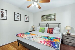 3 bedrooms, WiFi, bed sheets - Hot Tub & 3 TVs! Canyon Lake Sports Fan's Dream (Canyon Lake)