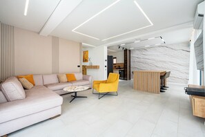 Smart TV - 4 Bedroom 350m2 Brand New Villa Aquilla with Pool, Jacuzzi and Sea View (Tivat)
