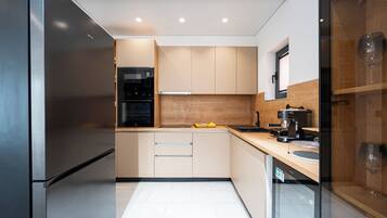 Fridge, microwave, oven, stovetop