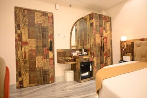 Standard Room | Bathroom | Shower, rainfall showerhead, designer toiletries, hair dryer - Hotel Kashi Crown (Varanasi)