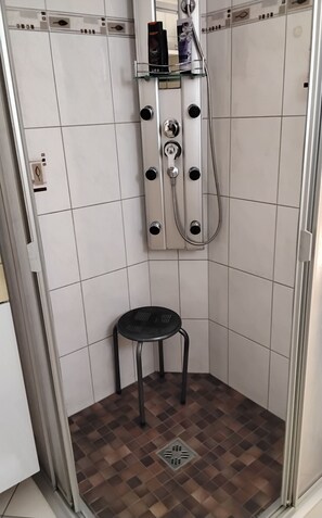 Bruser, håndklæder, Toiletpapir