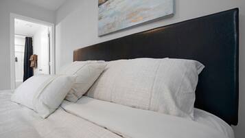 2 bedrooms, desk, iron/ironing board, travel crib