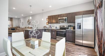 Timeless Escape – Modern Comfort Near Nashville Free Wi-Fi and Parking