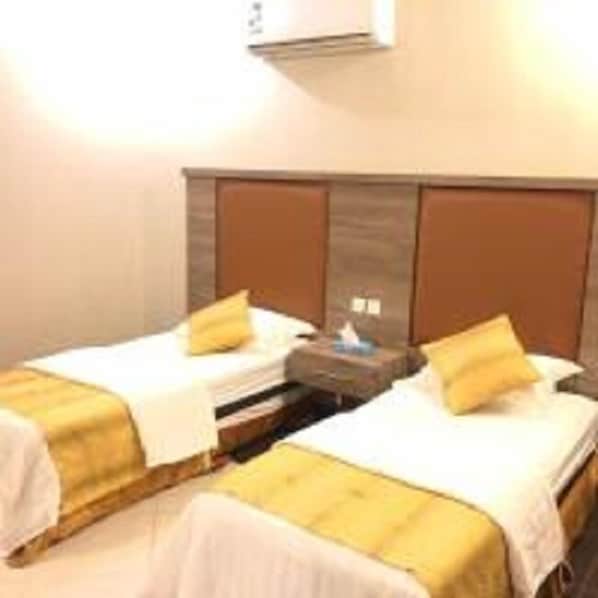 Brankas, tirai kedap cahaya, setrika/meja setrika, dan Wi-Fi gratis