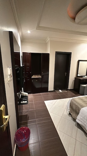Apartemen | Brankas, tirai kedap cahaya, setrika/meja setrika, dan Wi-Fi gratis