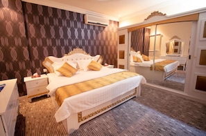 Apartment | In-room safe, blackout drapes, iron/ironing board, free WiFi