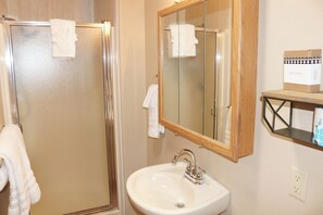 Towels - The Pinion - In Town - On the River - Washer/Dryer (Red River)