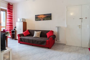 Apartment, 1 Queen Bed with Sofa bed | Living area | 30-inch TV with satellite channels