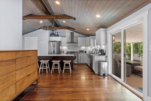 The Salty Cottage at 6th-Downtown Morehead Historic Gem-Waterfront District!