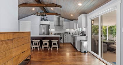 The Salty Cottage at 6th-Downtown Morehead Historic Gem-Waterfront District!