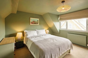 3 habitaciones, tabla de planchar con plancha, wifi y ropa de cama 