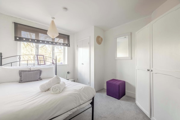 6 bedrooms, iron/ironing board, travel cot, WiFi