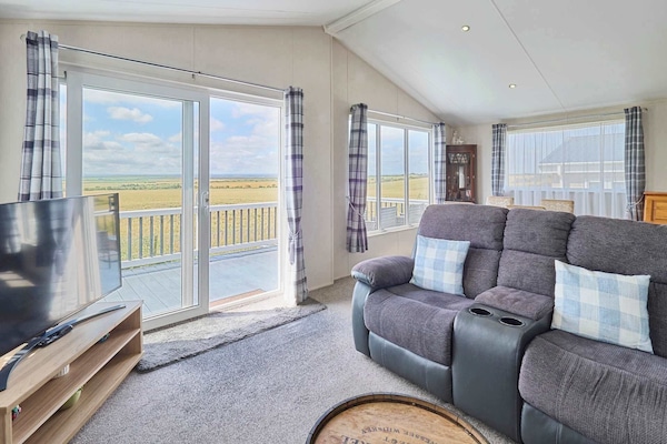 Clearwater Willey Lodge, Leysdown-on-Sea - Host & Stay