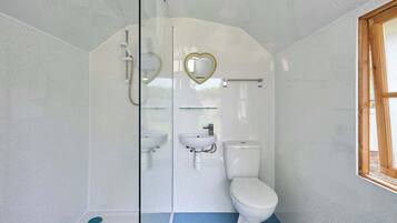 Shower, towels, shampoo