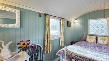 1 bedroom, iron/ironing board, bed sheets