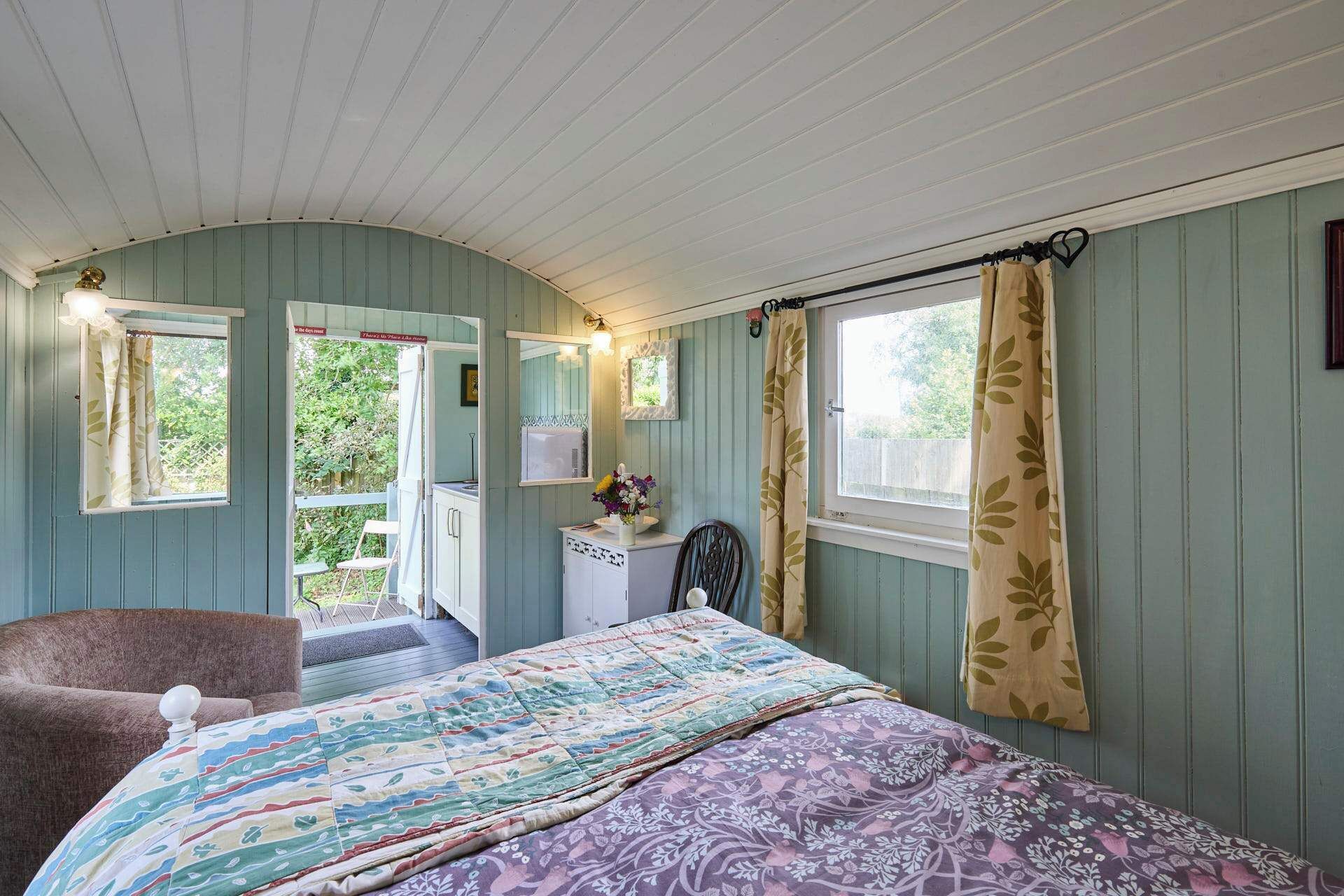 1 chambre, fer et planche à repasser, draps fournis