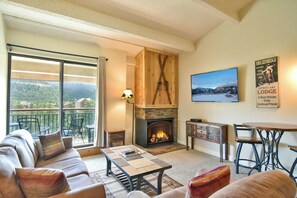 Smart TV, fireplace