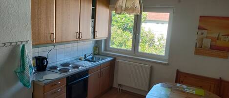 雪櫃、微波爐、焗爐、爐具