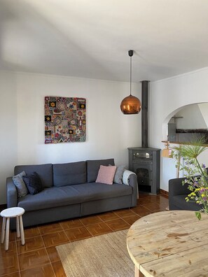 Standard Apartment, Pool View | Living room | Toys - breakfastunderatree (Tomar)