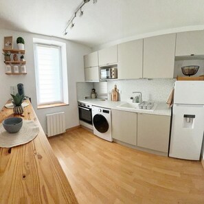 Fridge, microwave, oven, dishwasher