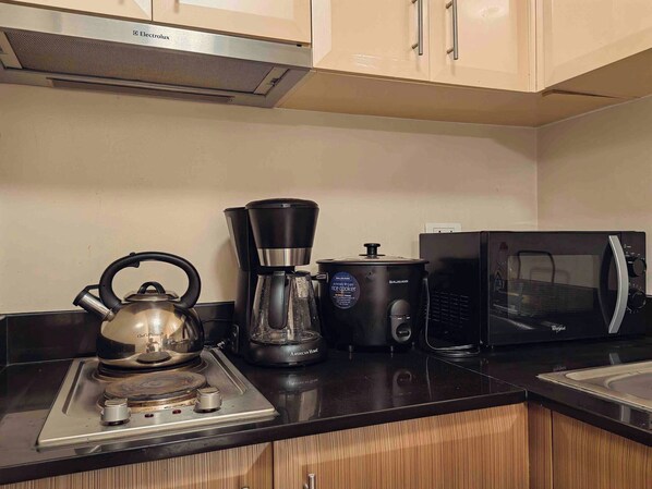 Condo, 1 Bedroom, Accessible, Balcony | Interior