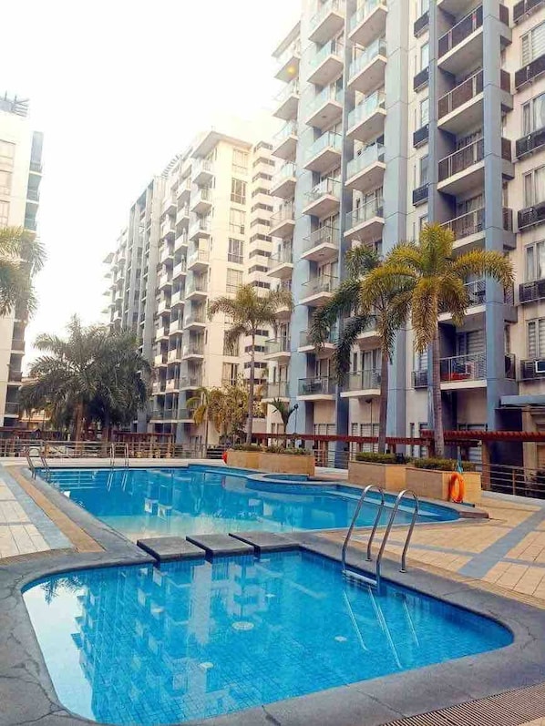 Appart'hôtel, 1 chambre, accessible aux personnes à mobilité réduite, balcon | Piscine | Piscine extérieure