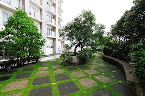 Apartment, 1 Bedroom, Balcony, City View | Garden - Flat Eshra - Cozy & Bright 1-br (Makati)