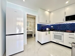 Microwave, coffee/tea maker, cookware/dishes/utensils - Almancil Typical House by Homing (Loulé)