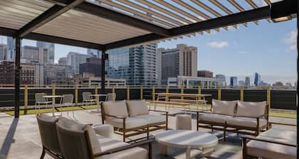 Sosuite 1bed Apt w Roof Deck, Gym, Laundry