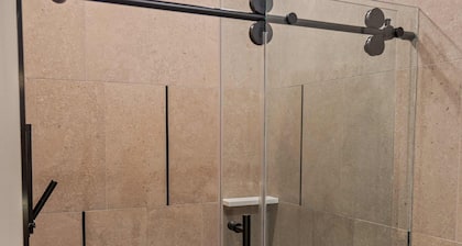 Sosuite 1bed Apt w Roof Deck, Gym, Laundry