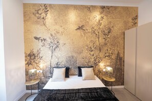 In-room safe, iron/ironing board, free WiFi - Splendor Eternal 3BR Apartment (Rome)