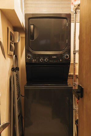 Apartemen | 4 kamar tidur dan internet