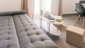 Apartment | 1 bedroom, desk, Internet